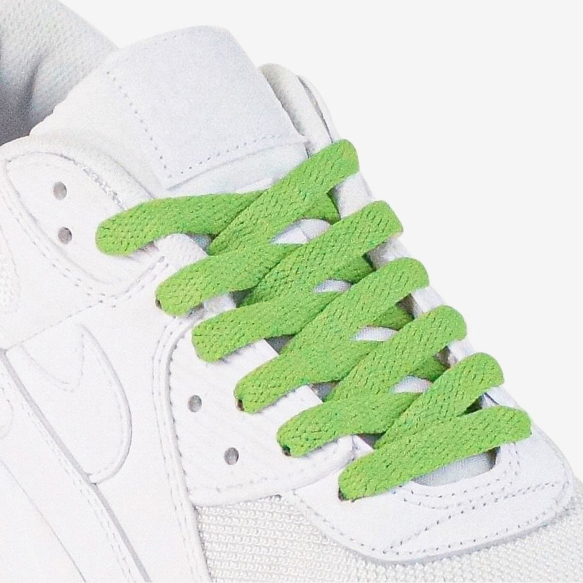 shoelace-patterns-on-womens-sneaker-using-bright-green-laces