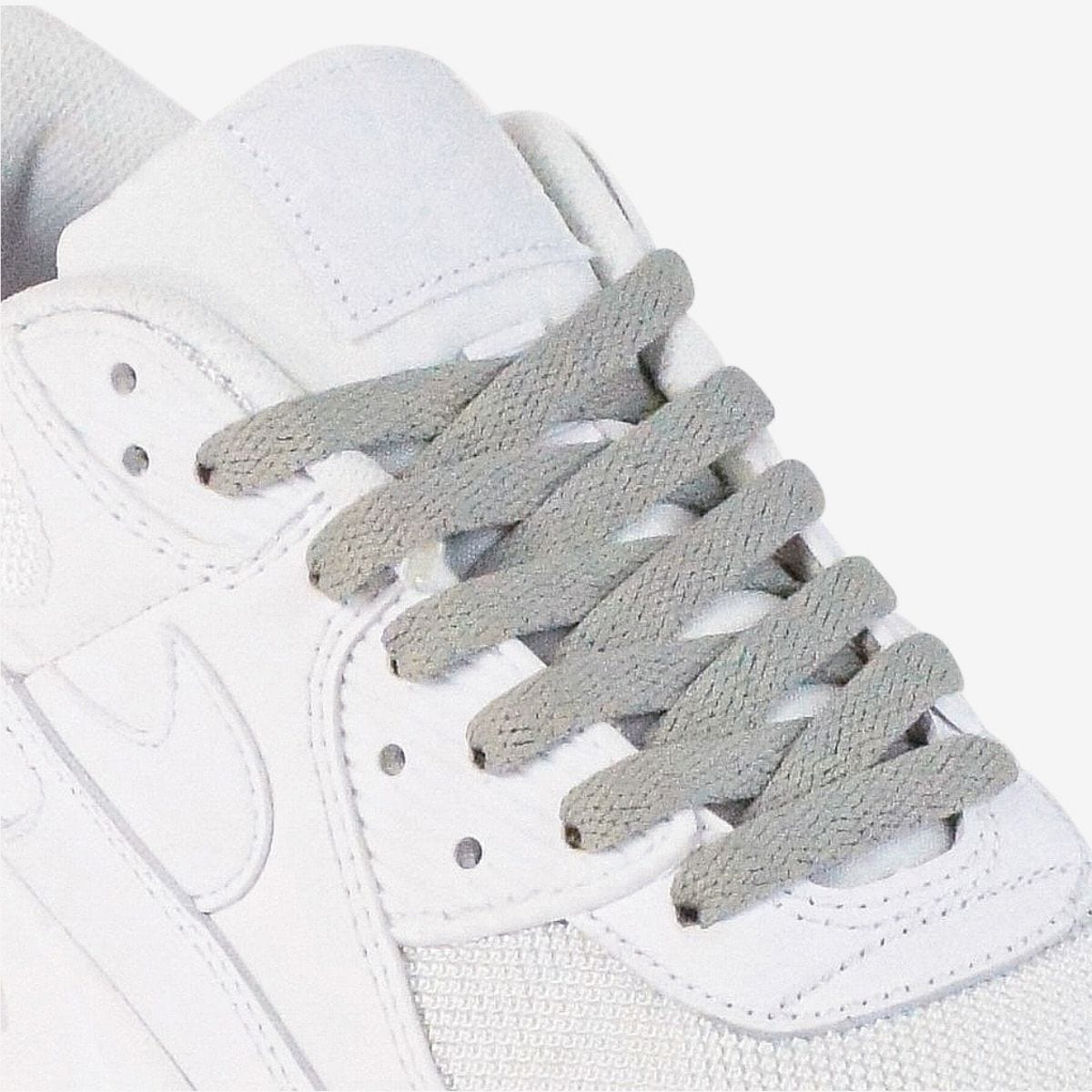 shoelace-patterns-on-womens-sneaker-using-grey-laces
