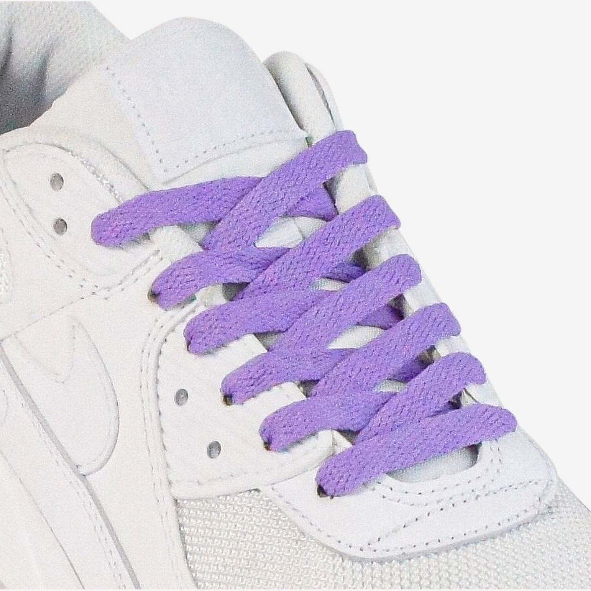 shoelace-patterns-on-womens-sneaker-using-purple-laces